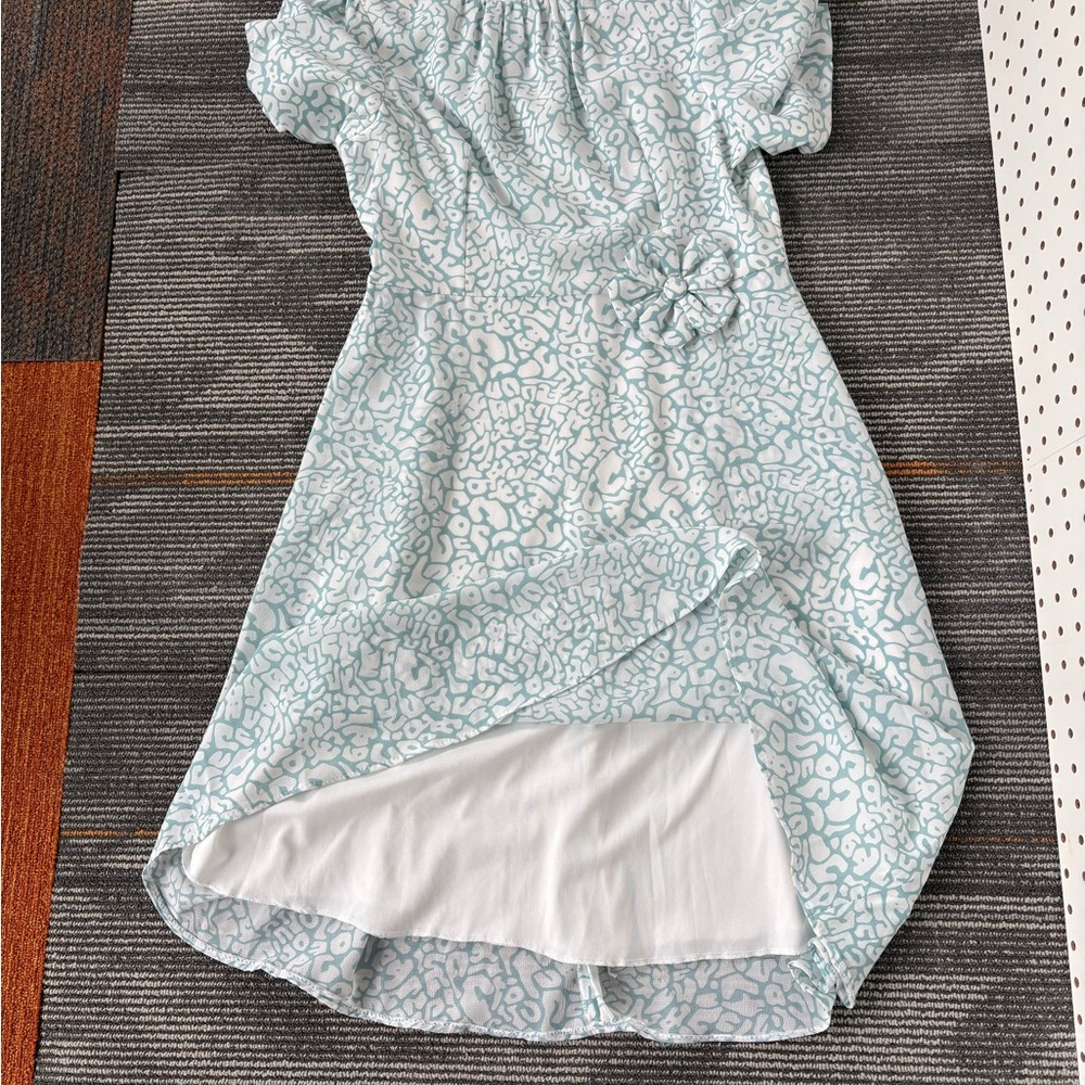 Dan Chau Woman’s Dress featuring a turquoise & white abstract print Large